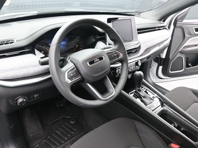 Used 2025 Jeep Compass Sport image 23