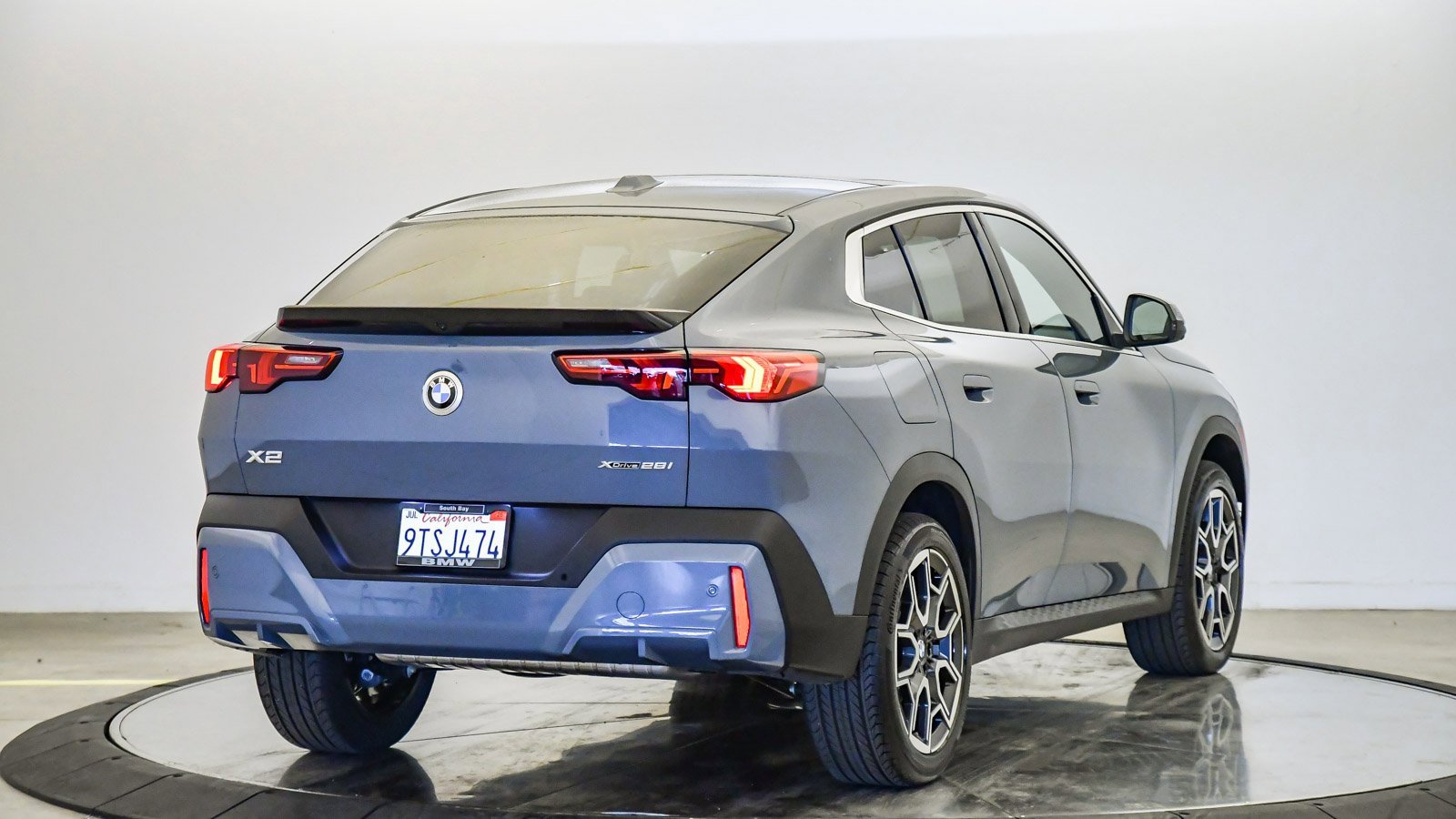 Used 2025 BMW X2 xDrive28i w/ Premium Package image 5