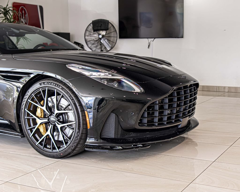 Used 2025 Aston Martin DB12 Convertible RWD image 3