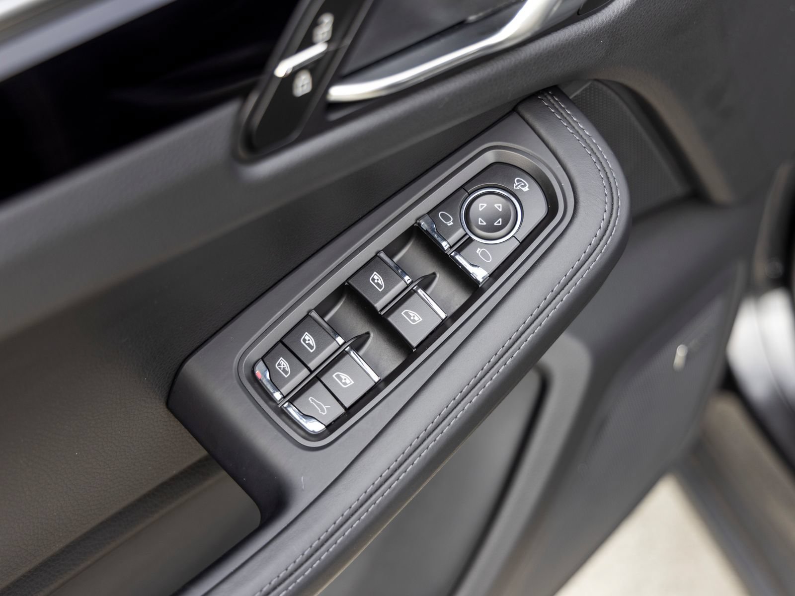 Certified 2026 Porsche Macan AWD/4WD image 27