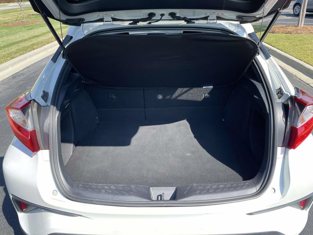 Used 2021 Toyota C-HR LE FWD image 13