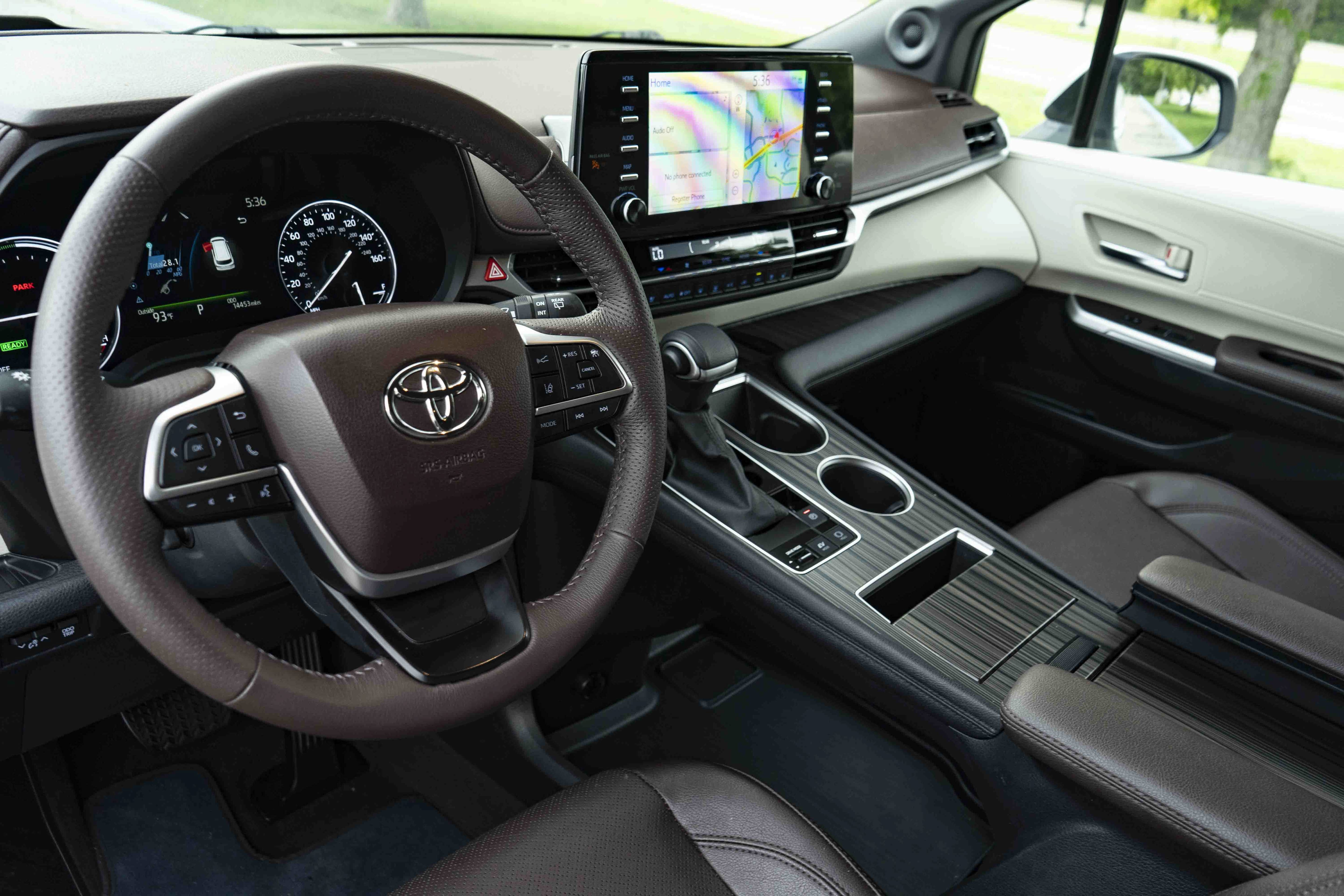 Used 2024 Toyota Sienna Platinum FWD image 17