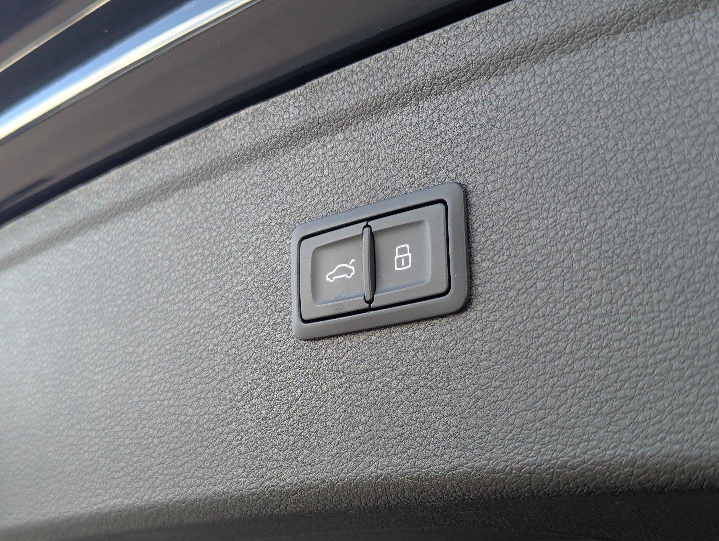 Used 2023 Audi Q5 e Premium w/ Convenience Package AWD/4WD image 33