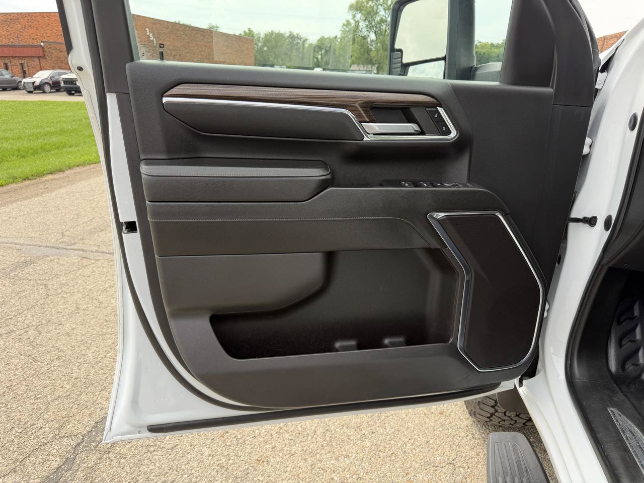 Used 2024 Chevrolet Silverado 3500 LT w/ Convenience Package AWD/4WD image 18