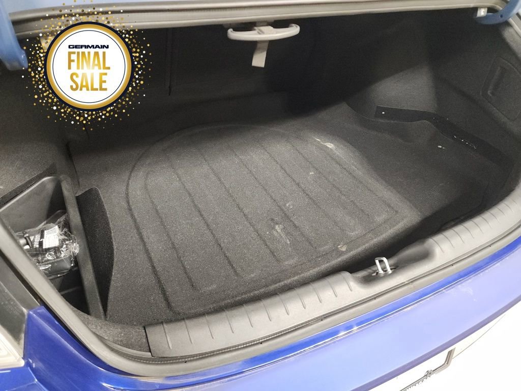 Used 2023 Hyundai Elantra Limited w/ Preferred Accessory Package image 18