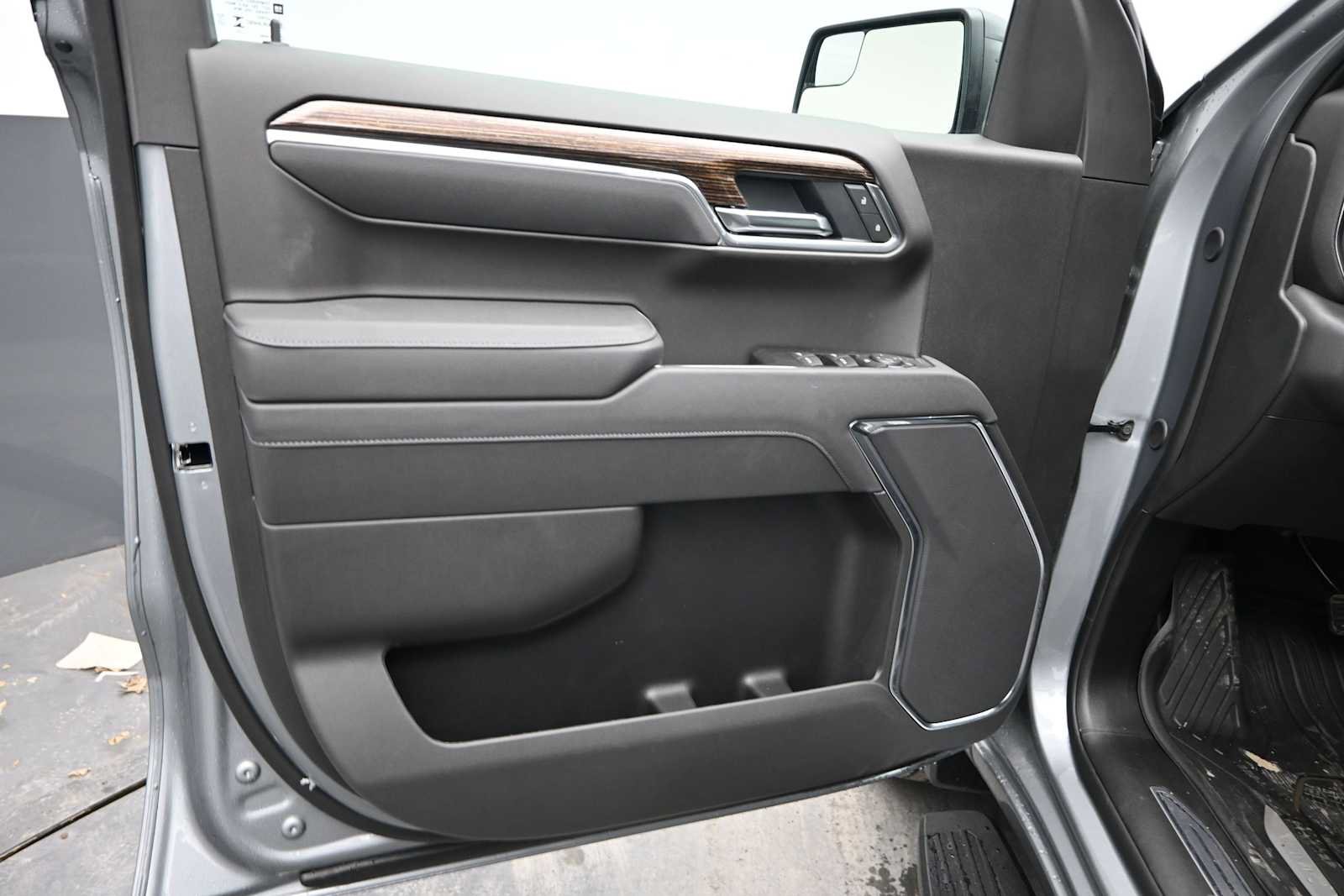 New 2026 GMC Sierra 1500 Elevation w/ LPO, Elevation Black Package AWD/4WD image 12