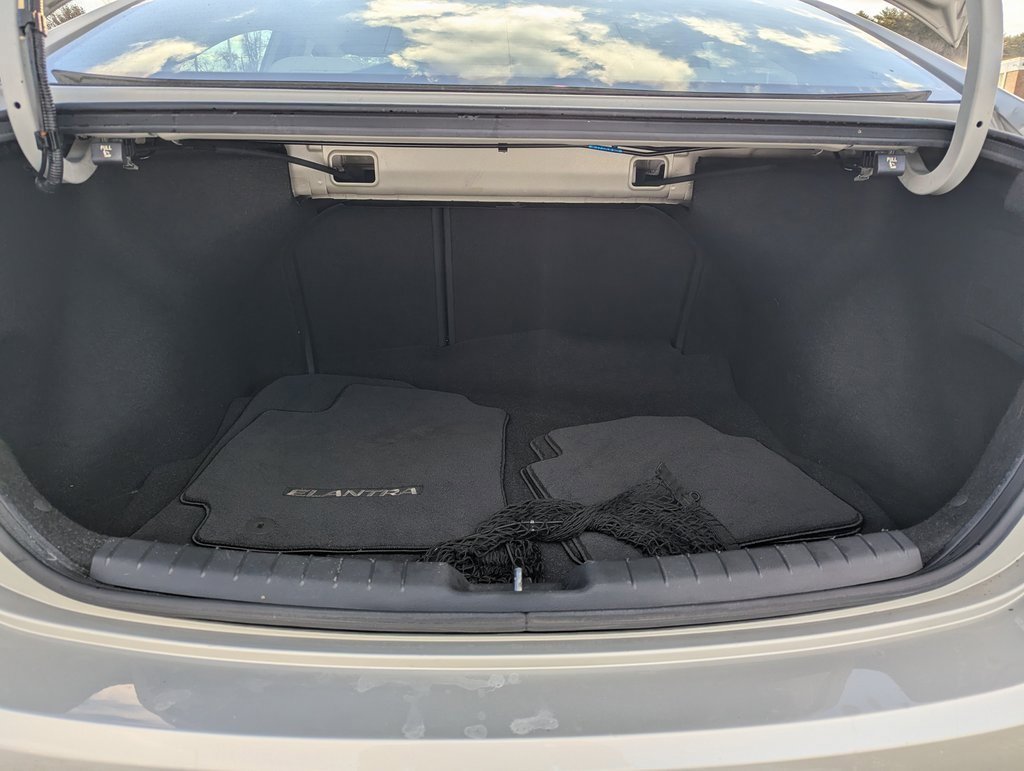 Used 2018 Hyundai Elantra SE image 11