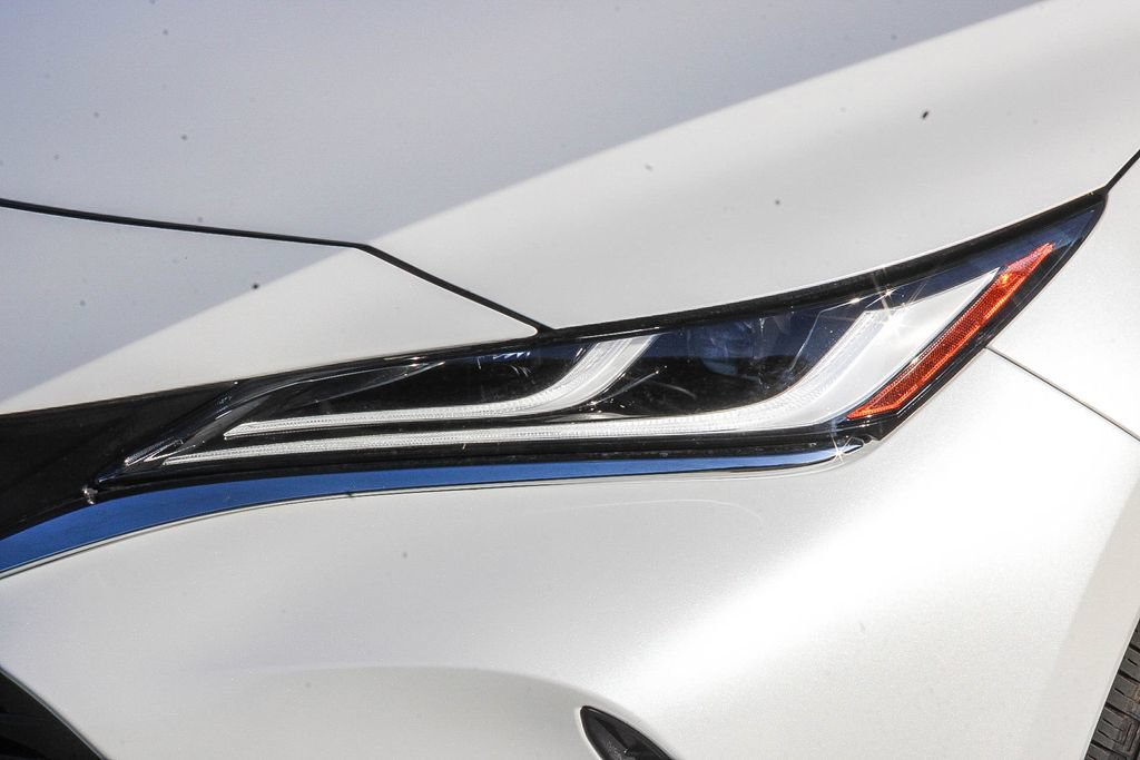 Used 2024 Toyota Venza XLE AWD/4WD image 4