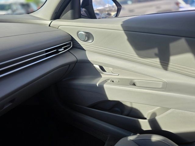 Certified 2025 Hyundai Elantra Sport image 23