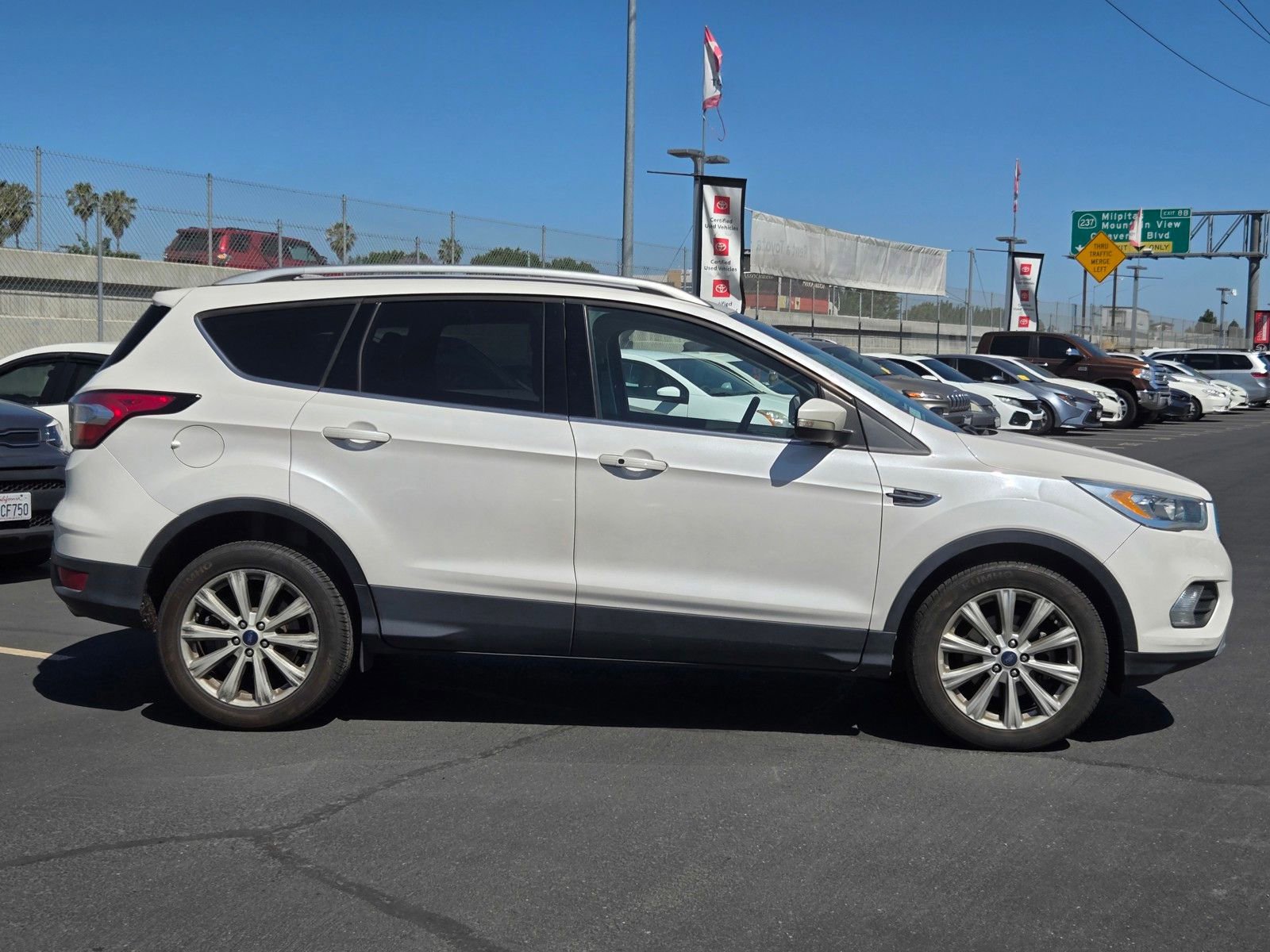 Used 2017 Ford Escape Titanium FWD image 3
