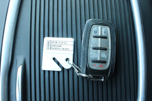 Used 2018 Chrysler Pacifica Touring-L Plus w/ Tire & Wheel Group FWD image 30