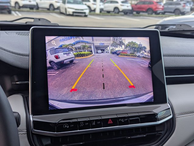 Used 2023 Jeep Compass Limited image 14