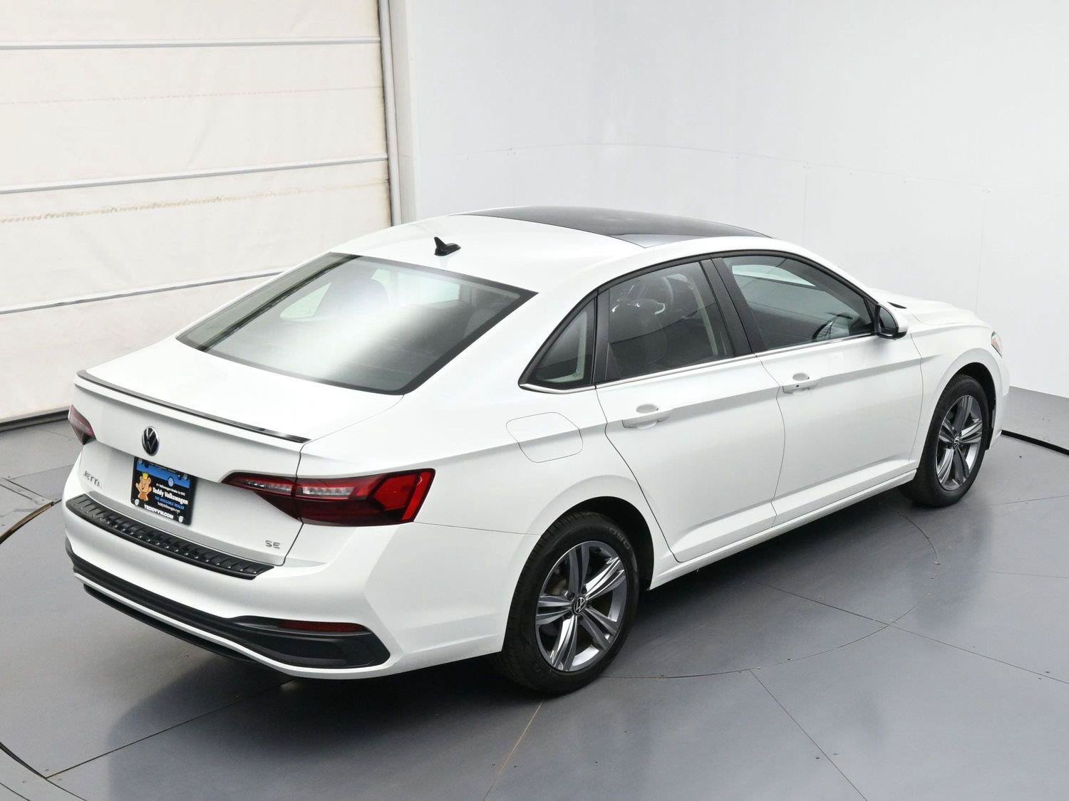 Used 2023 Volkswagen Jetta SE w/ Panoramic Sunroof Package FWD image 34