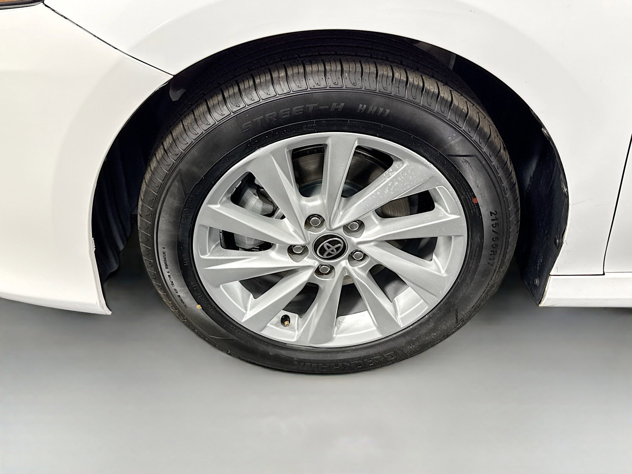 Used 2021 Toyota Camry LE image 37