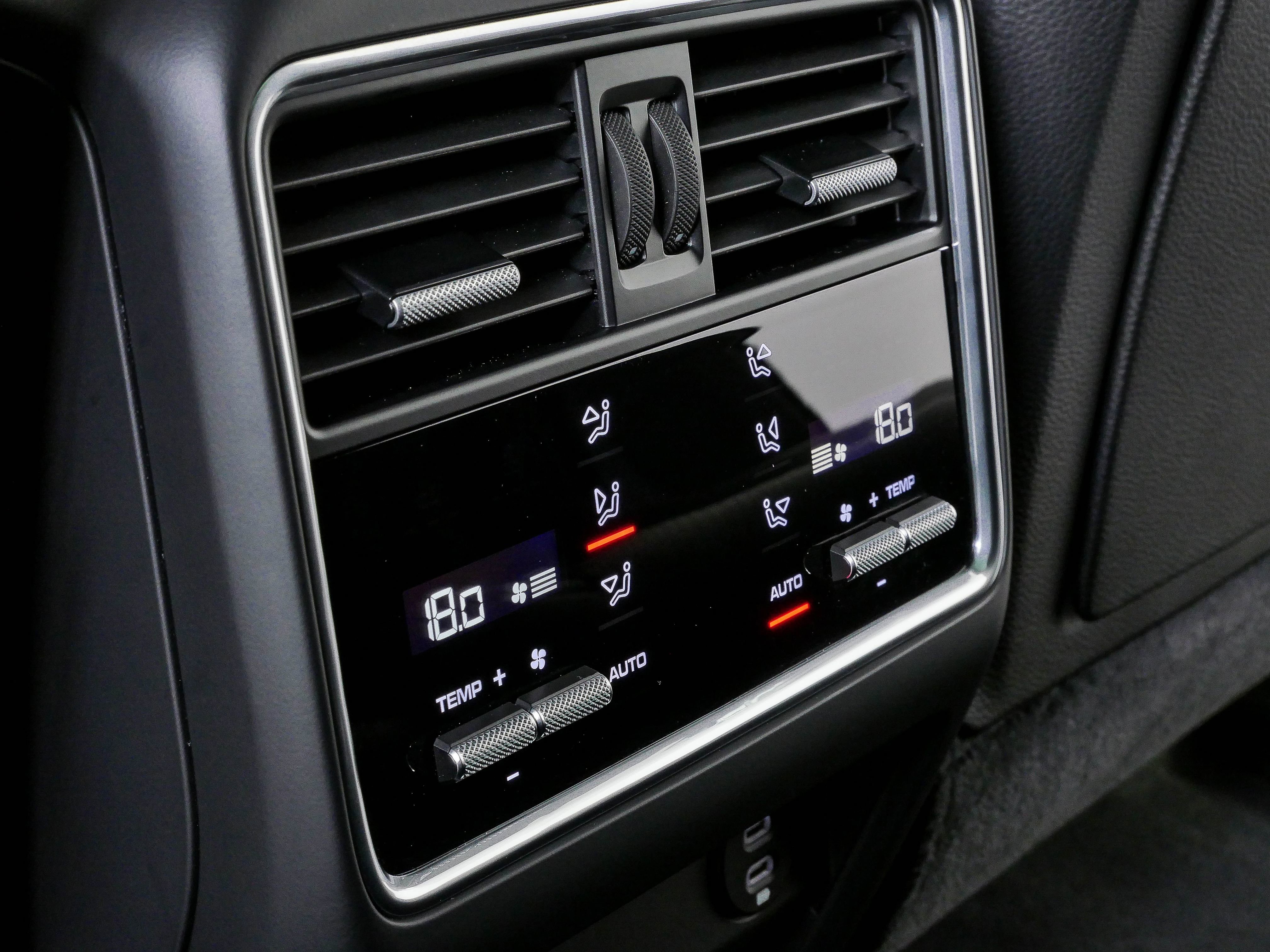 Certified 2023 Porsche Cayenne AWD/4WD image 21
