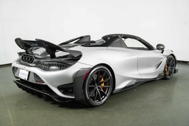 Used 2022 McLaren 765LT RWD image 8