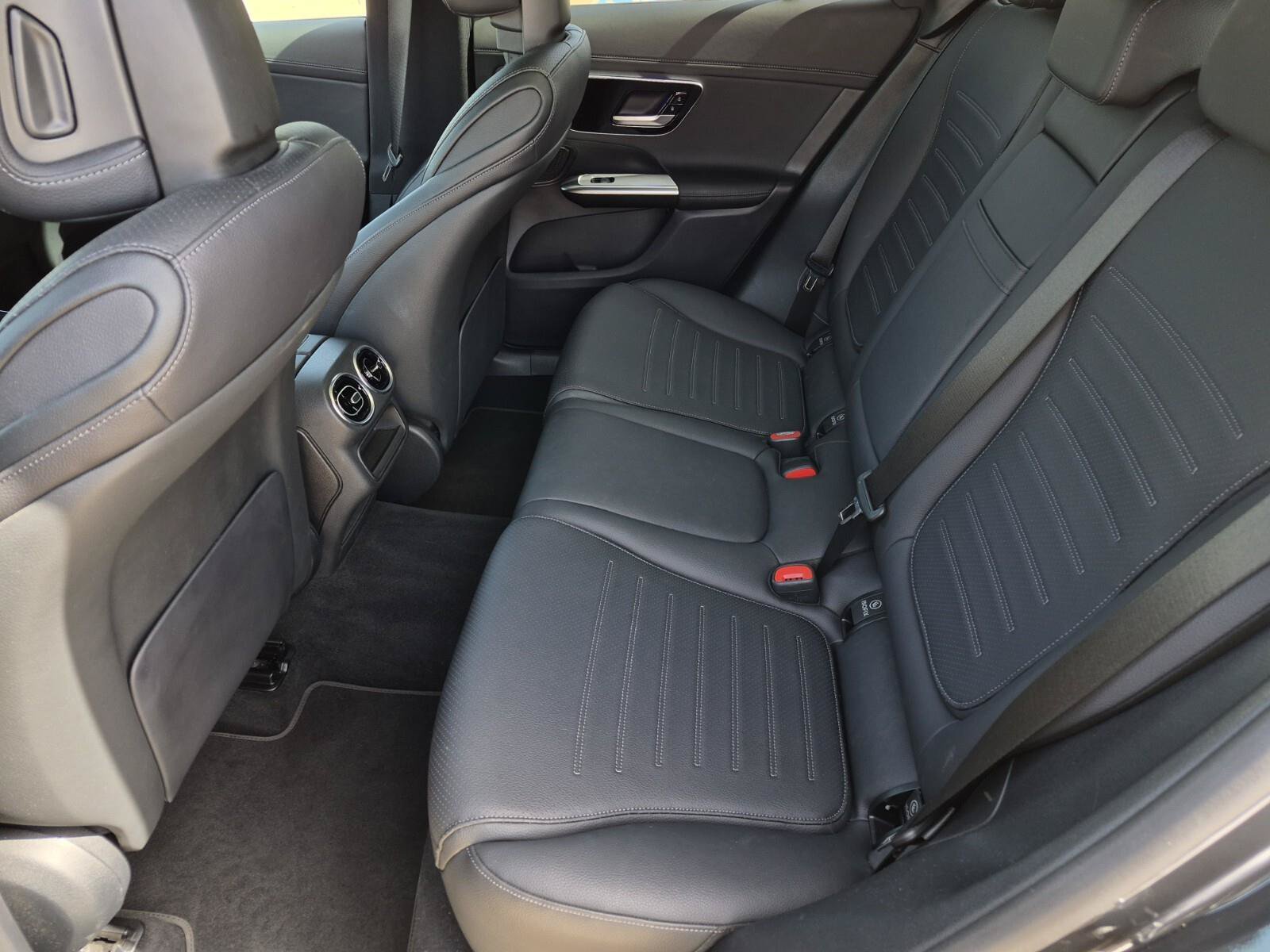 Used 2024 Mercedes-Benz GLC 300 image 16