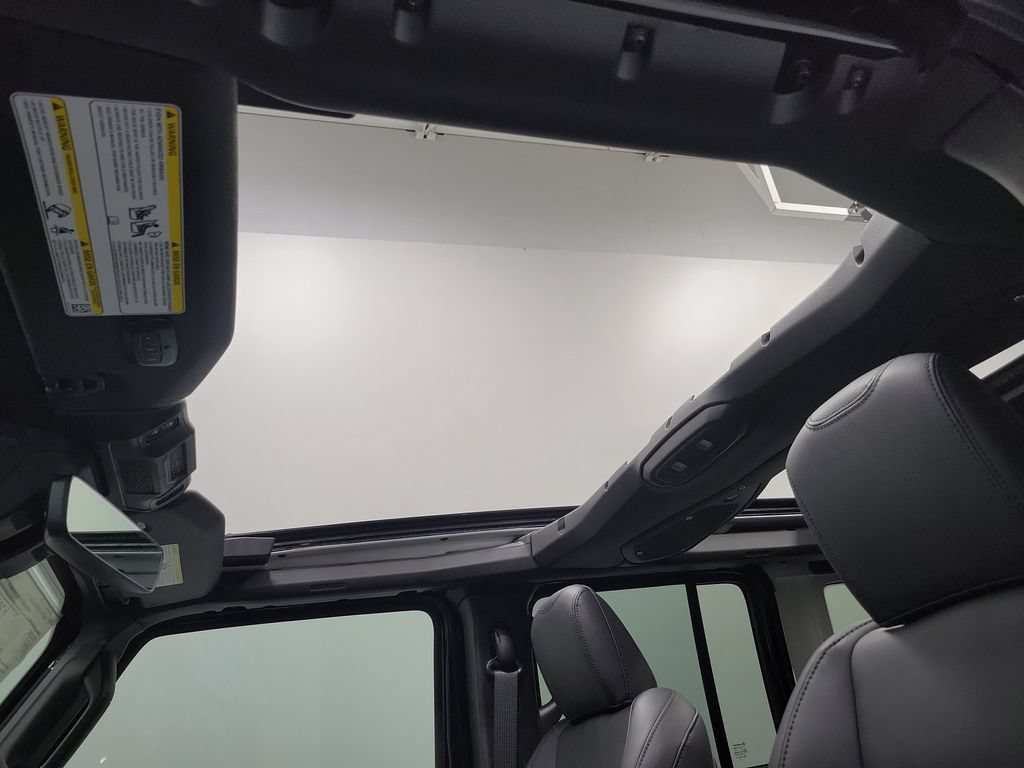 New 2026 Jeep Wrangler Unlimited Sahara w/ Technology Group AWD/4WD image 35