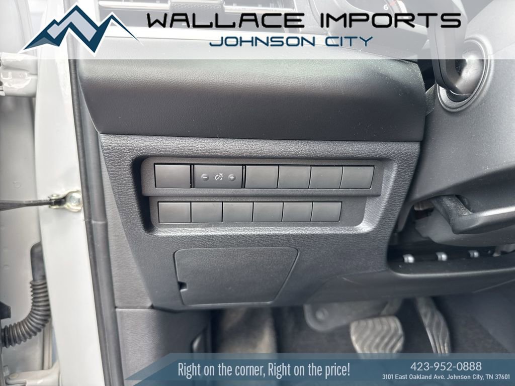 Used 2024 Mitsubishi Outlander ES AWD/4WD image 30