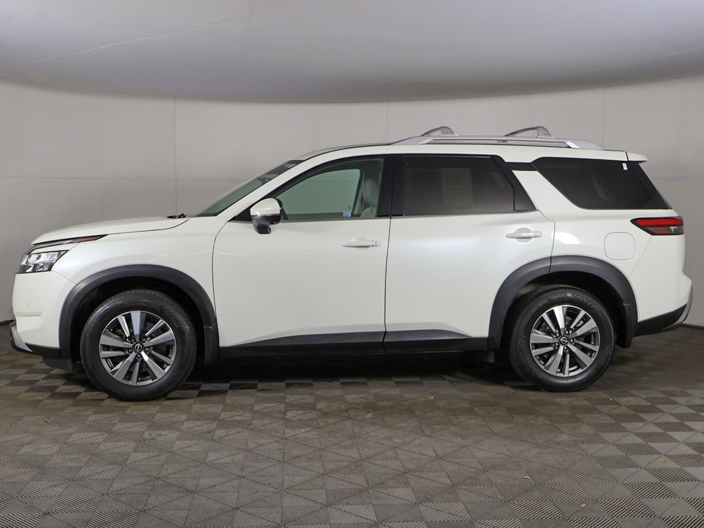 Used 2023 Nissan Pathfinder SL AWD/4WD image 18