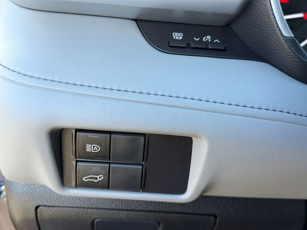 Used 2022 Toyota Highlander XLE image 22