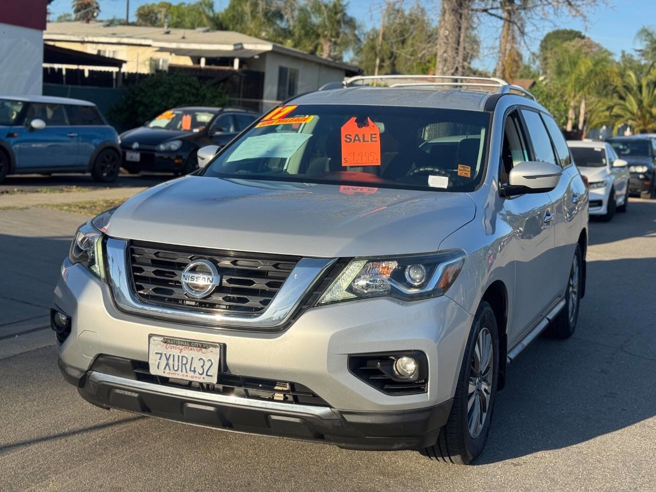 Used 2017 Nissan Pathfinder SV w/ Cargo Package image 3