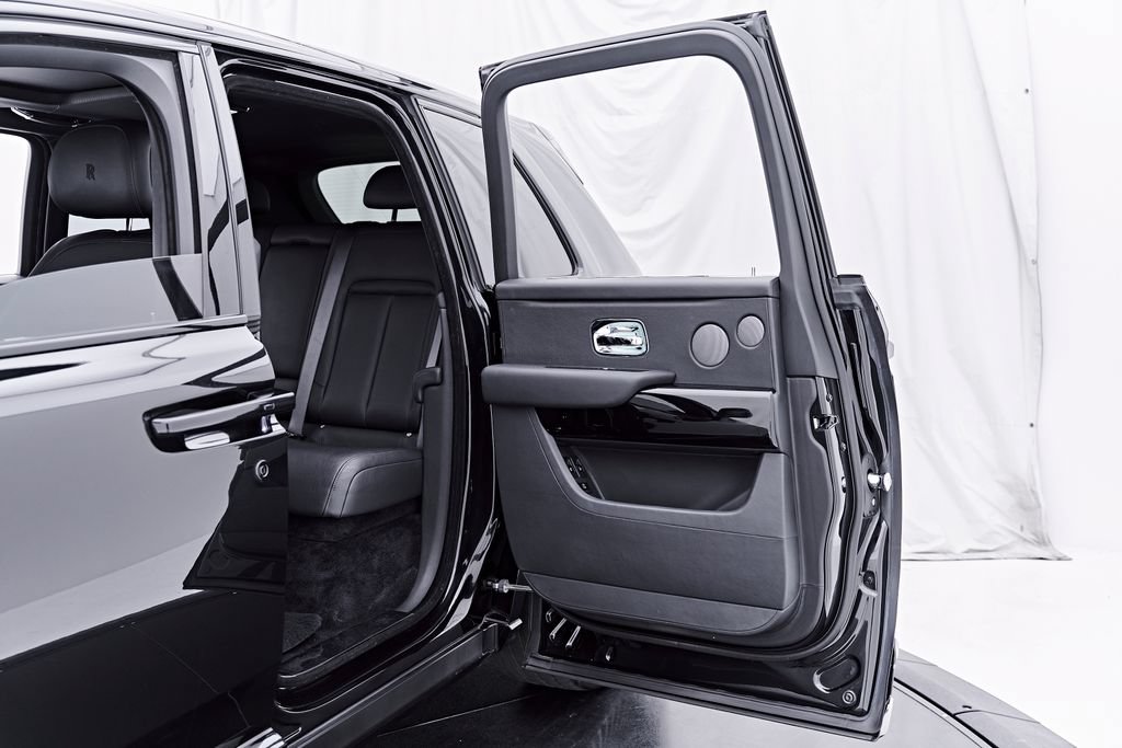 Used 2020 Rolls-Royce Cullinan AWD/4WD image 39