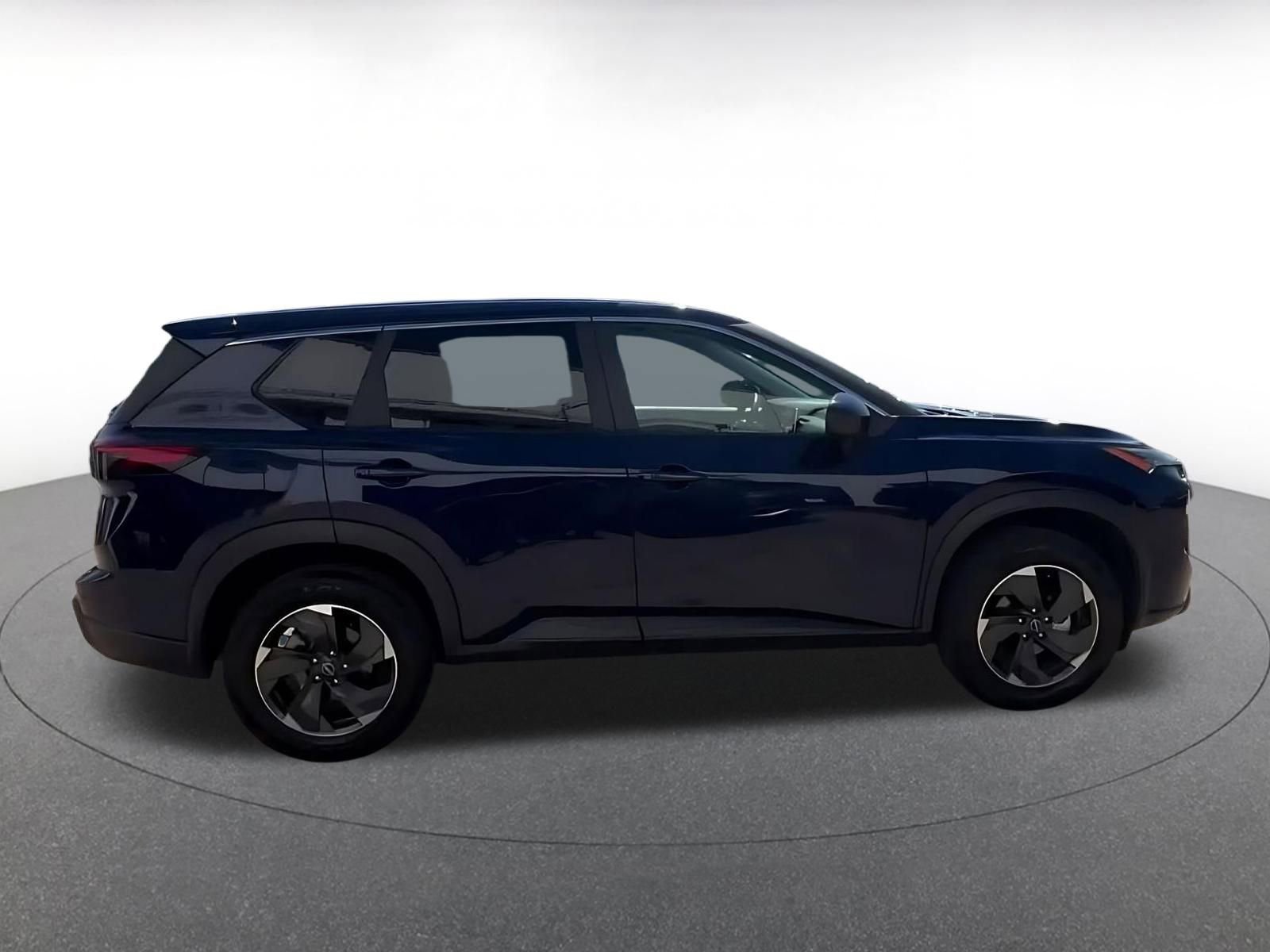 Used 2025 Nissan Rogue SV AWD/4WD image 16