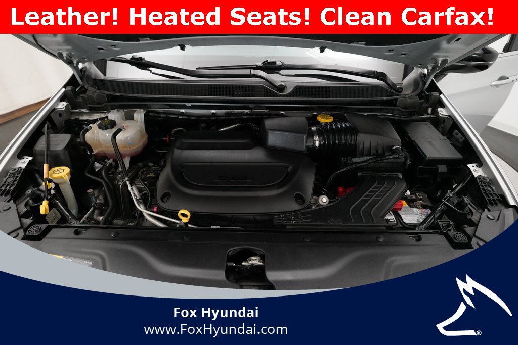 Used 2024 Chrysler Pacifica Touring-L image 3