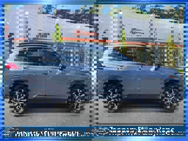 Used 2023 Toyota Corolla Cross XLE w/ Convenience Package image 5