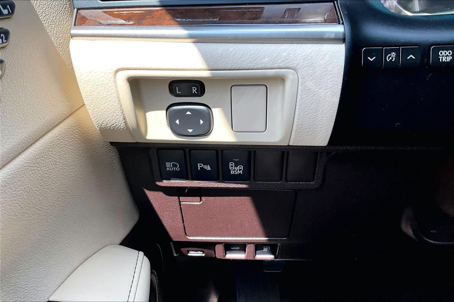 Used 2017 Lexus ES 350 w/ Luxury Package FWD image 34