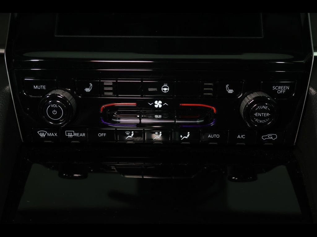 Used 2025 Jeep Grand Cherokee Laredo w/ Luxury Tech Group I image 26