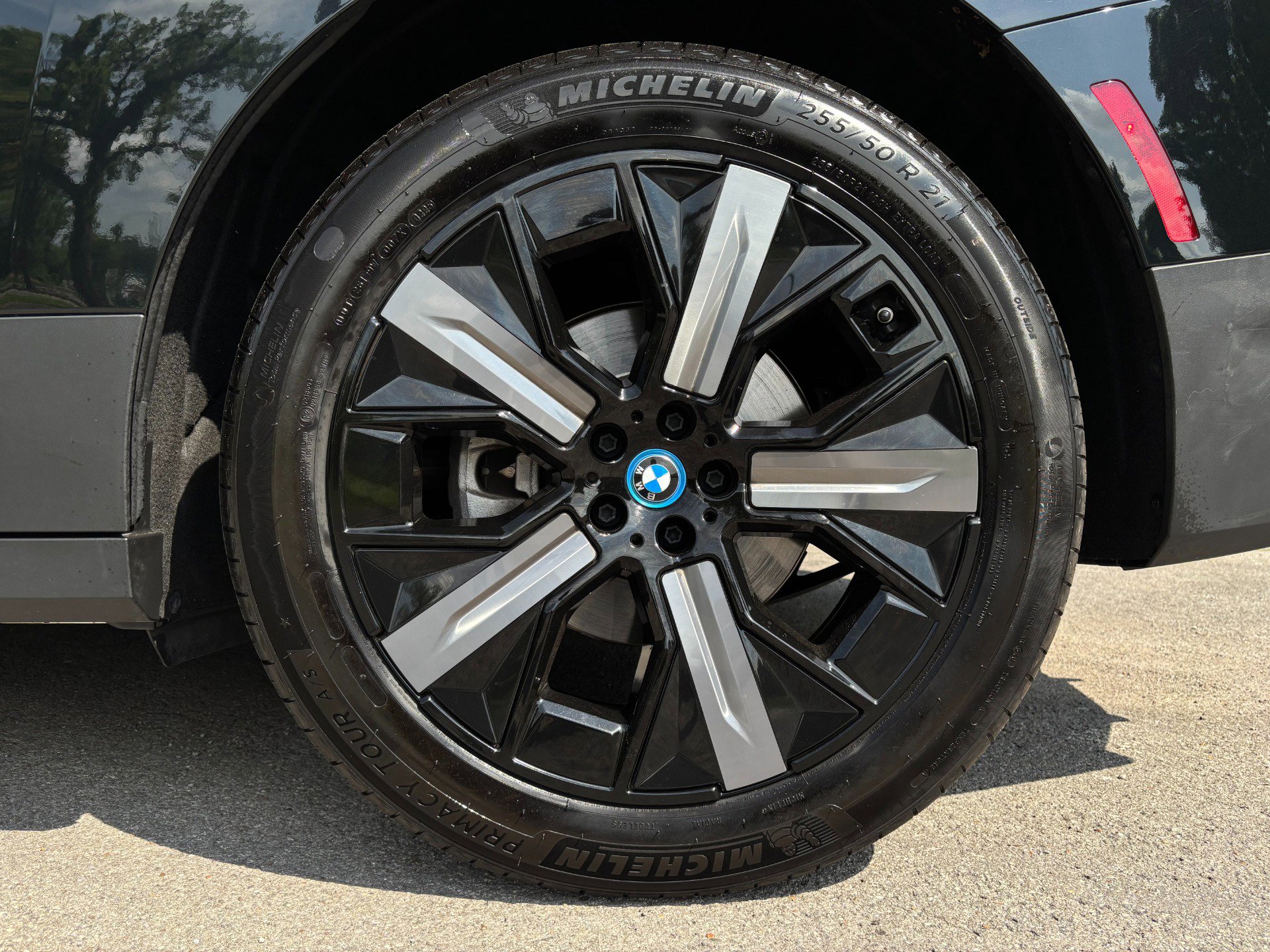 Used 2025 BMW iX xDrive50 AWD/4WD image 48