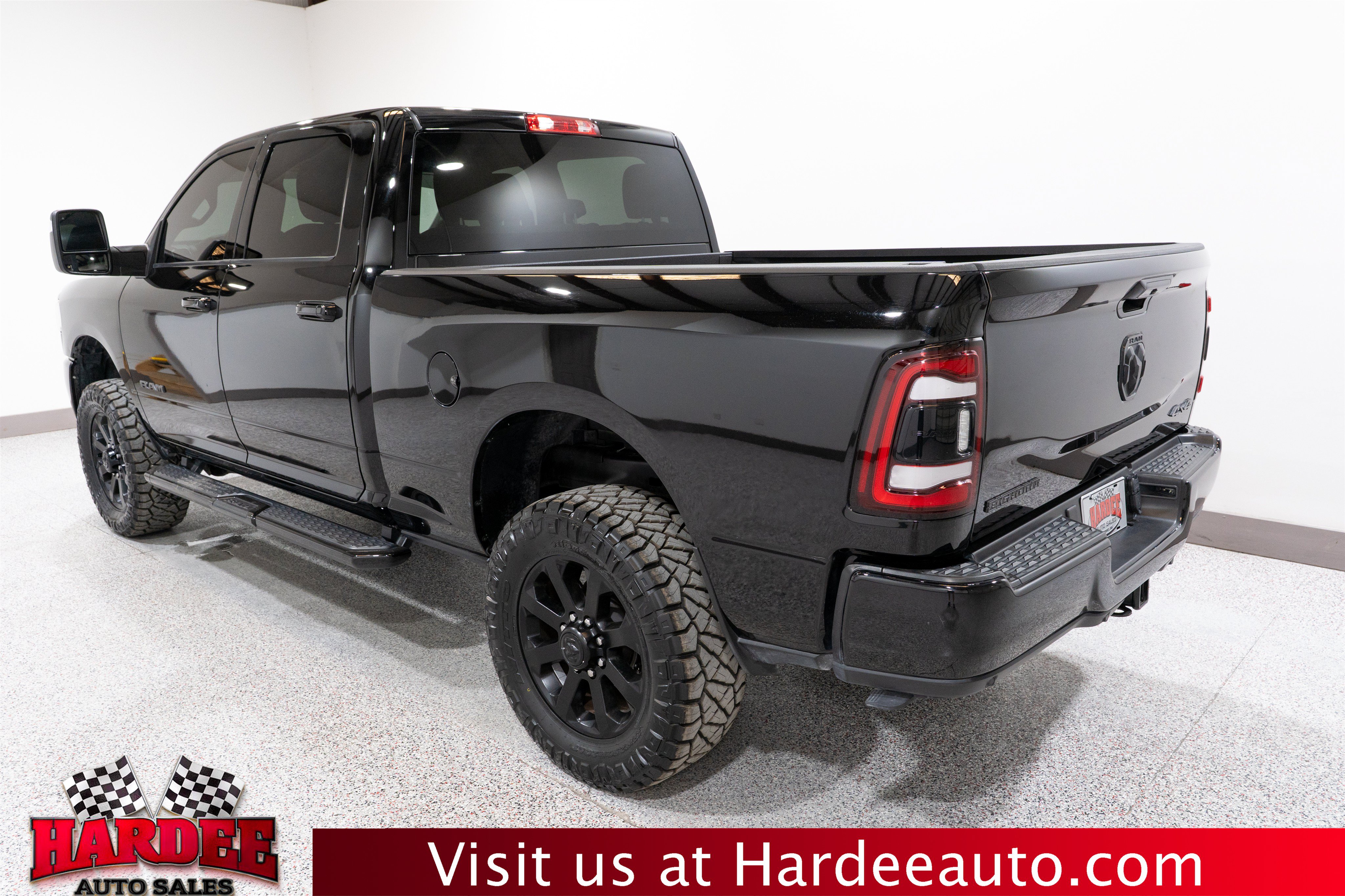 Used 2024 RAM 2500 Big Horn w/ Night Edition AWD/4WD image 3