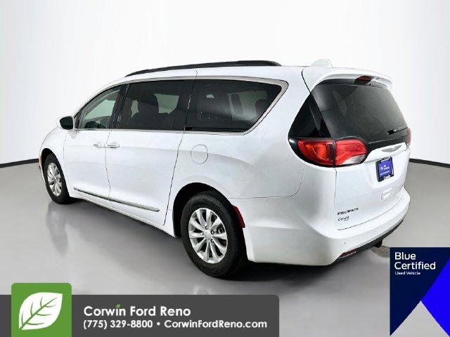 Used 2017 Chrysler Pacifica Touring-L FWD image 5
