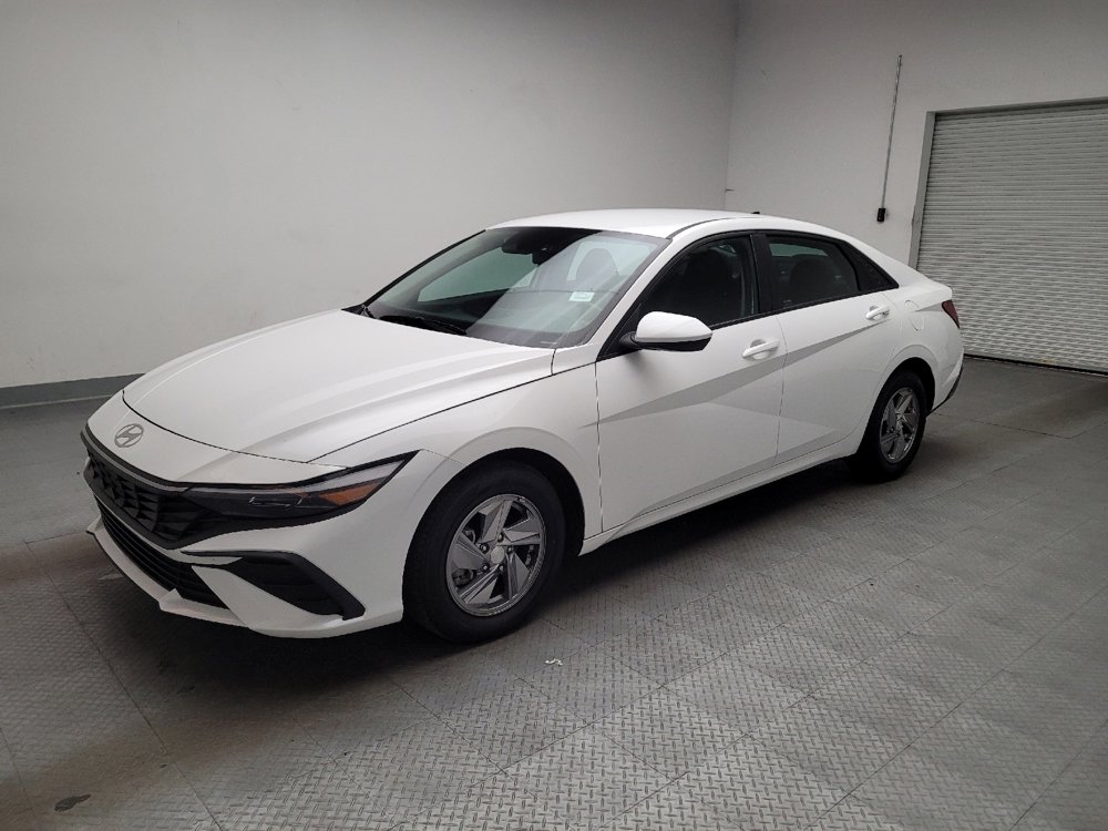 Used 2024 Hyundai Elantra SE image 2