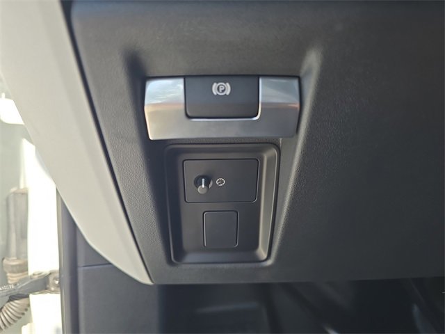 Used 2025 Land Rover Defender 110 S image 21