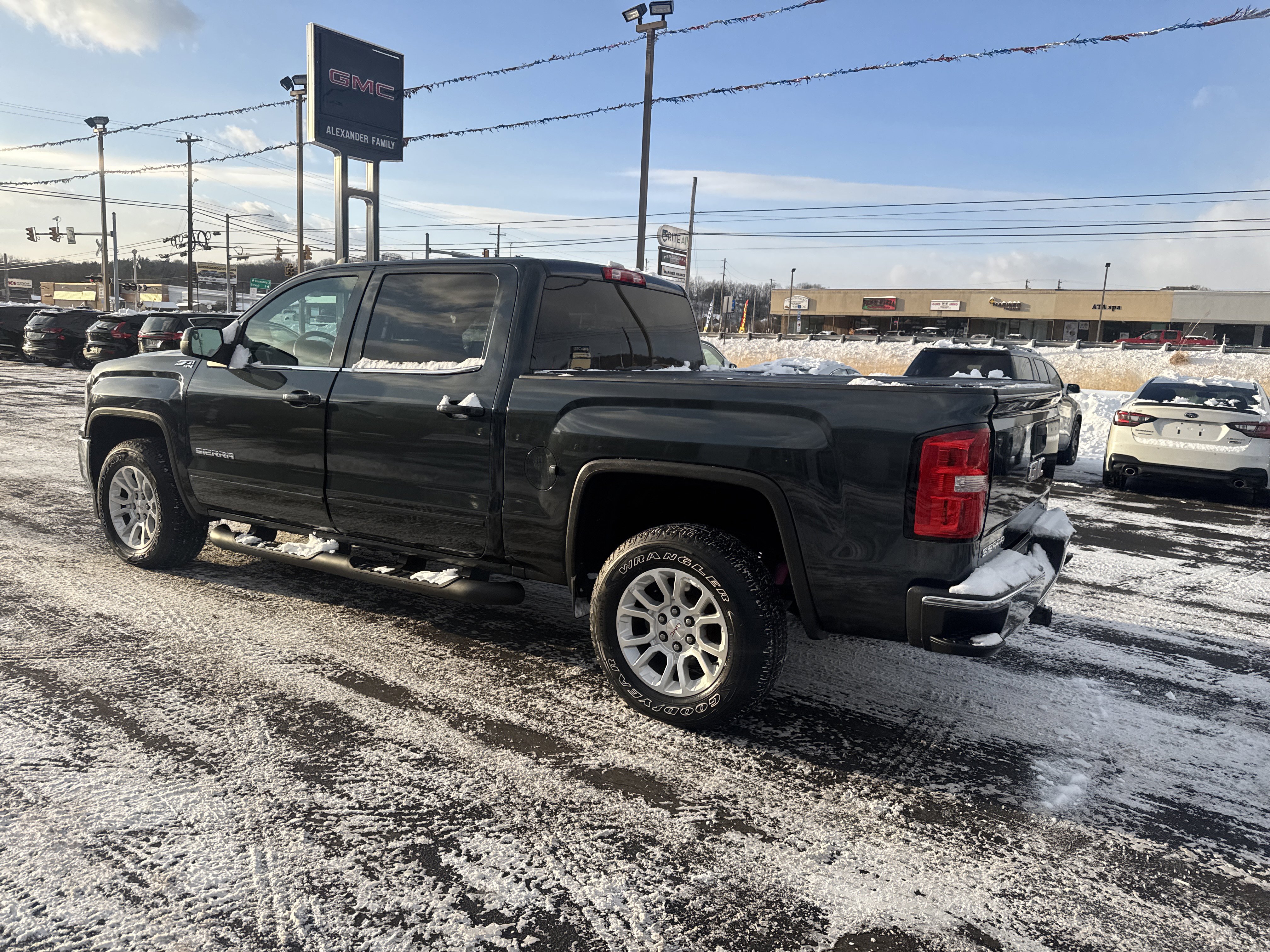 Used 2017 GMC Sierra 1500 SLE w/ SLE Value Package image 6