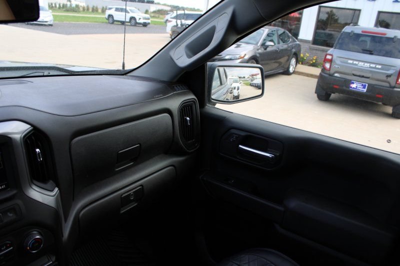 Used 2019 Chevrolet Silverado 1500 Custom w/ Custom Value Package AWD/4WD image 17