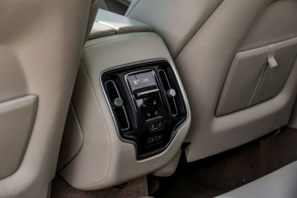 Used 2021 Aston Martin DBX image 46