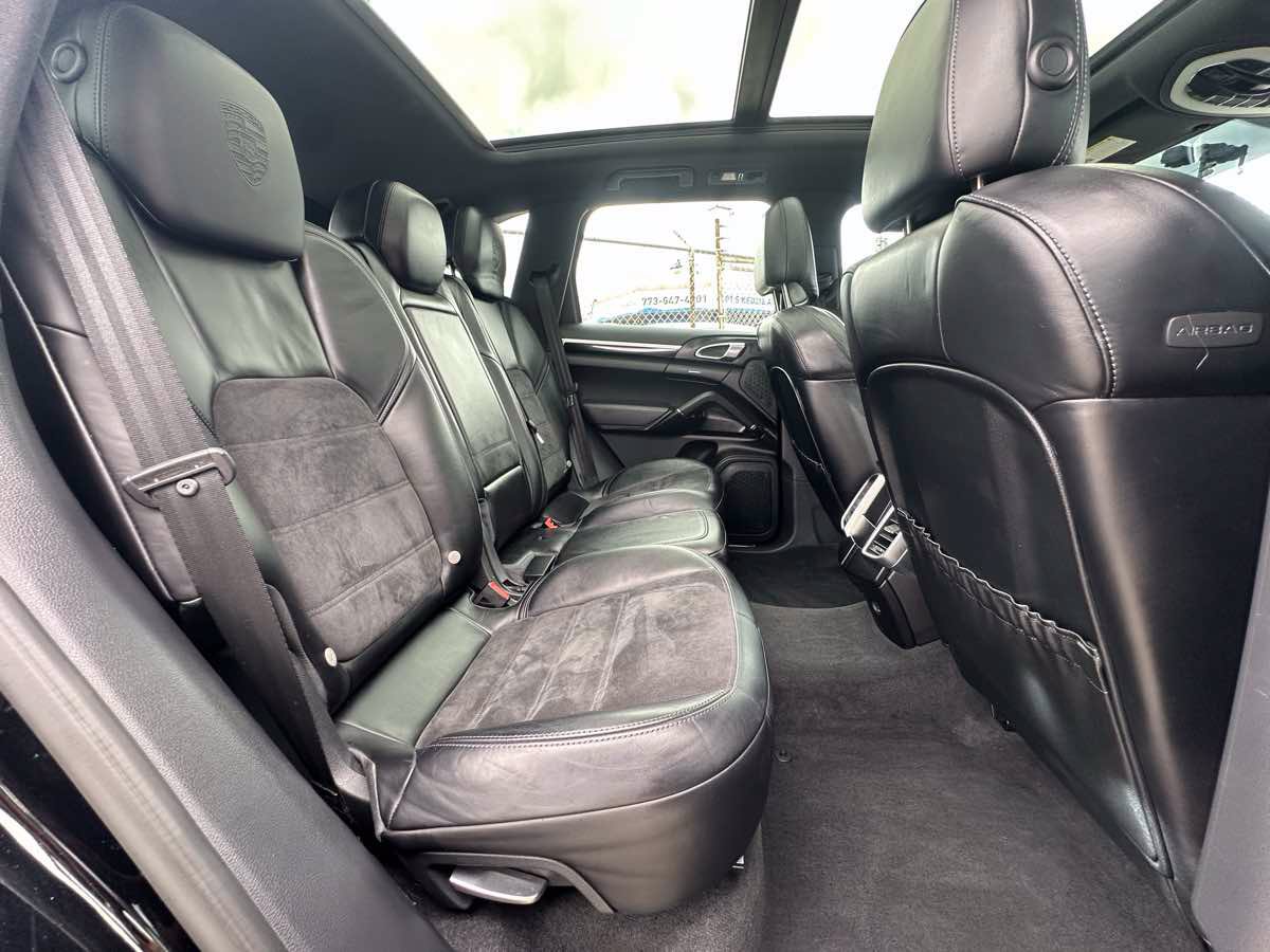 Used 2017 Porsche Cayenne AWD/4WD image 35