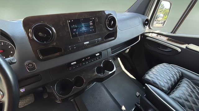 Used 2021 Mercedes-Benz Sprinter 2500 image 25