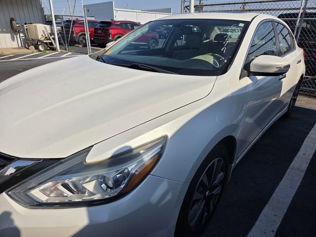 Used 2016 Nissan Altima 2.5 SL w/ 2.5 Technology Package FWD image 5