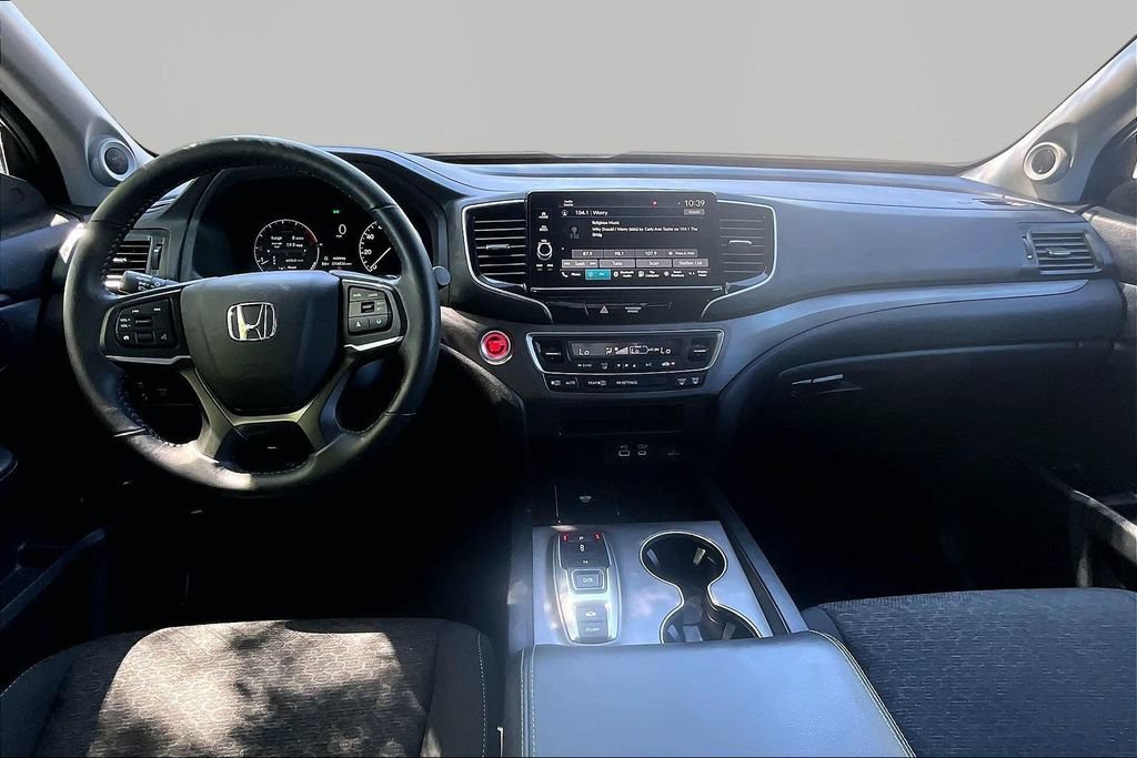 Used 2025 Honda Ridgeline Sport image 8
