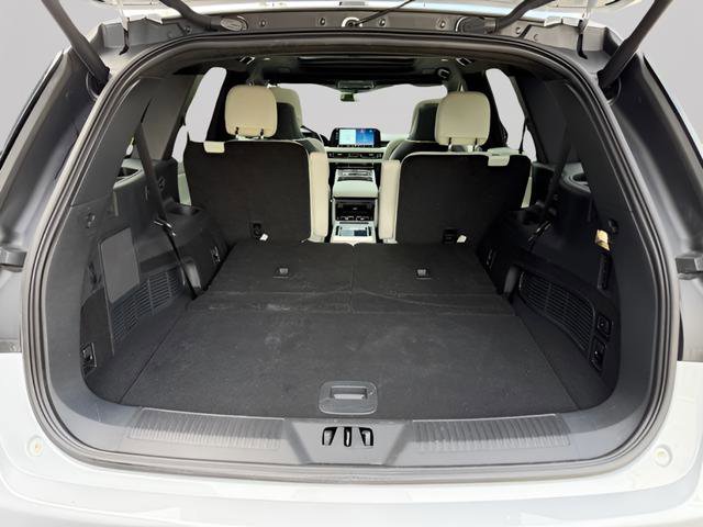 Used 2025 Lincoln Aviator Black Label AWD/4WD image 31