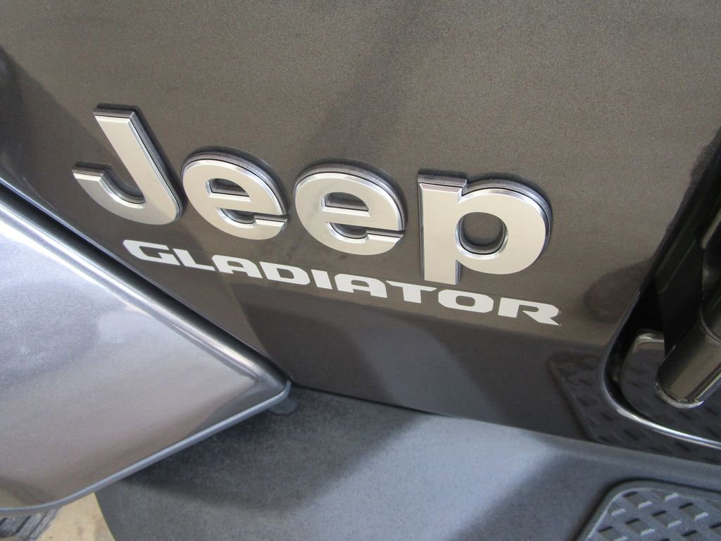 Used 2021 Jeep Gladiator Overland w/ Dual Top Group AWD/4WD image 14