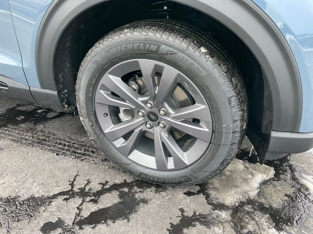 New 2026 Ford Explorer Active w/ Active Comfort Package image 3