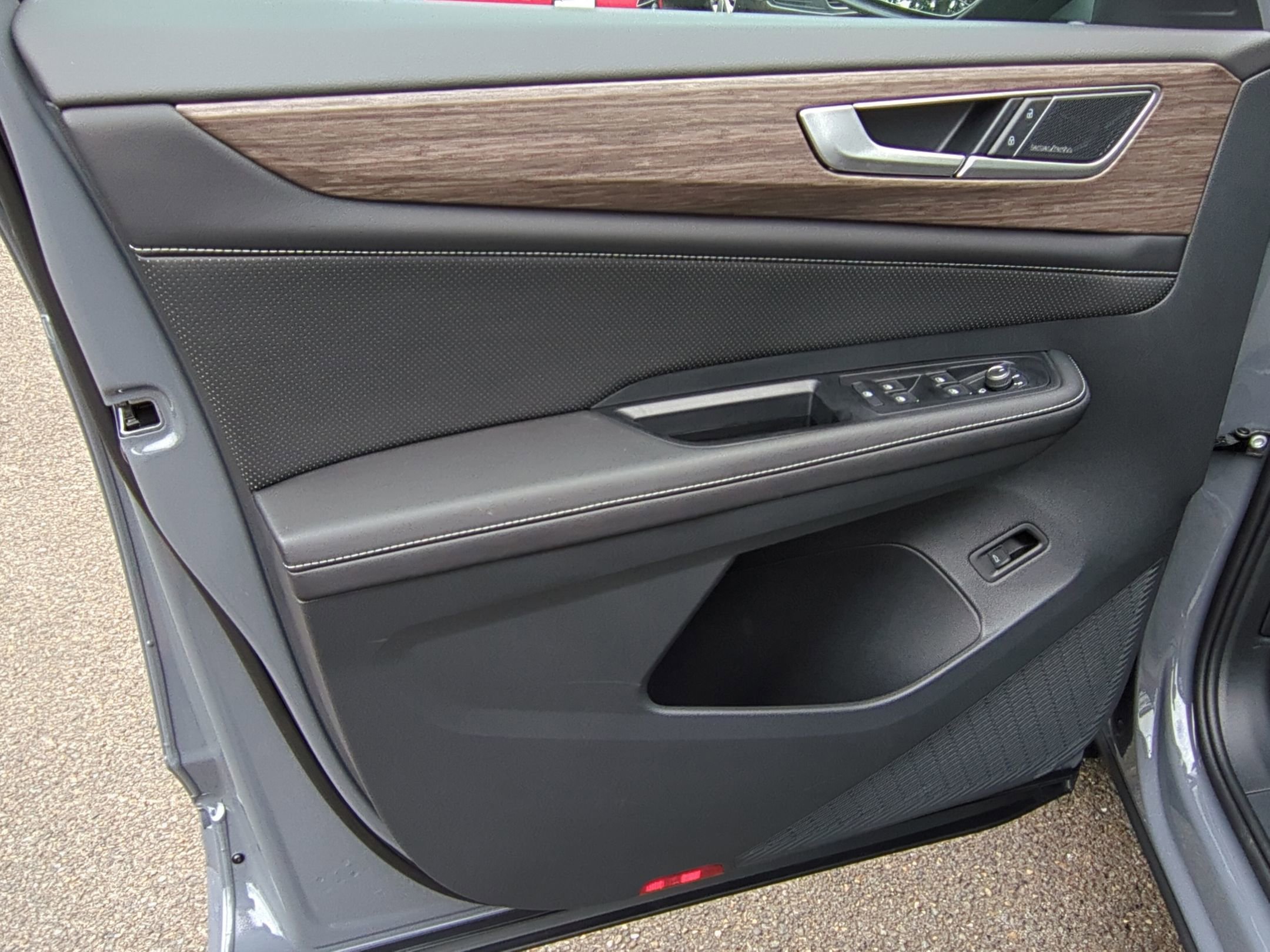 New 2025 Volkswagen Atlas SEL Premium R-Line image 9