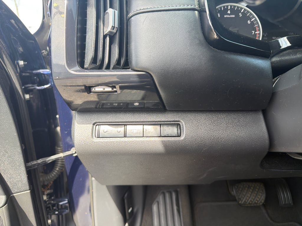 Used 2022 Nissan Pathfinder SV w/ SV Black Package FWD image 32