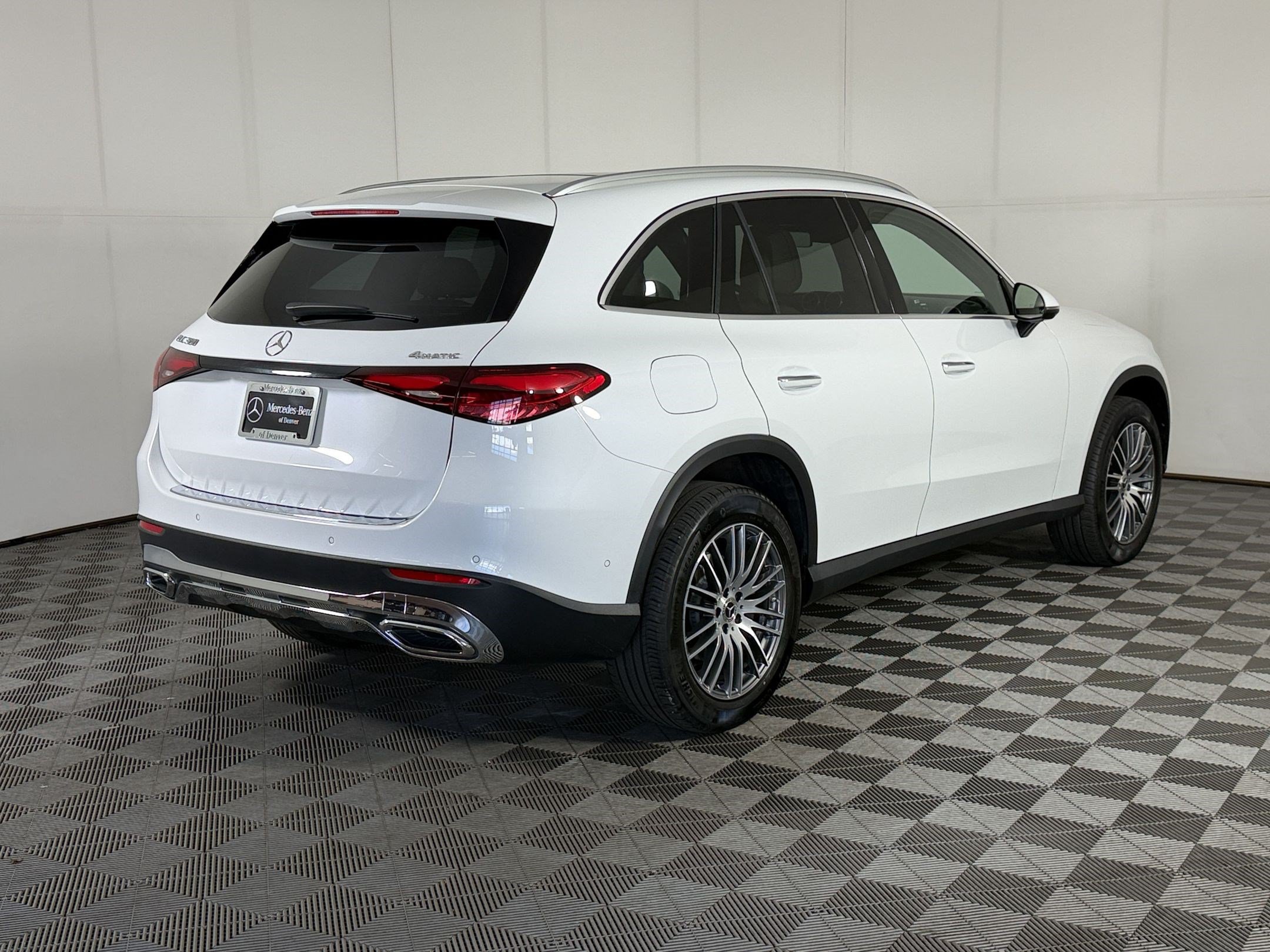 Used 2024 Mercedes-Benz GLC 300 4MATIC image 9